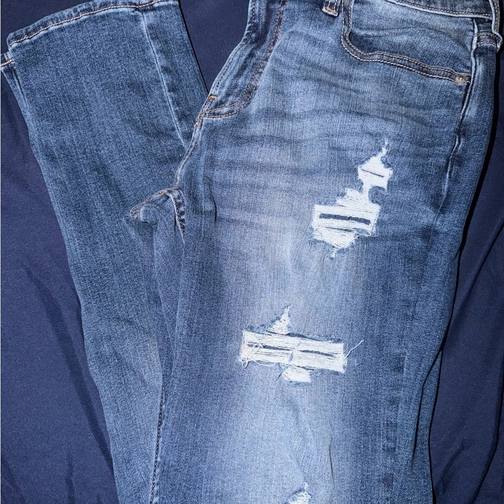 Men’s Hollister Athletic Skinny Jeans
• Size 32W x 32L